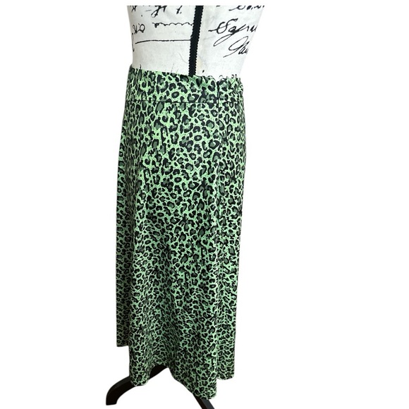 Green Leopard Skirt Size Small - Picture 3 of 8